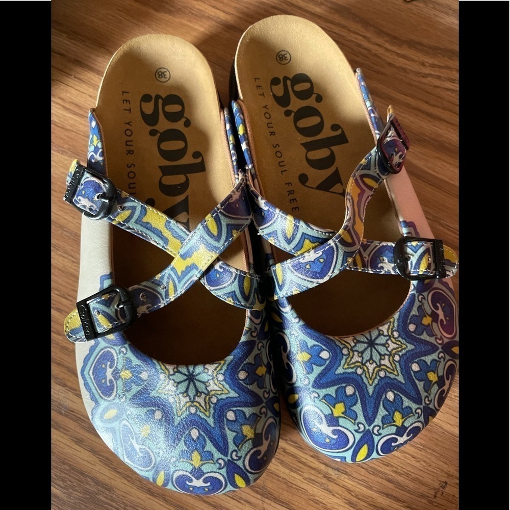 - 🤗BLUE & YELLOW ABSTRACT CLOGS Brand Goby size 38